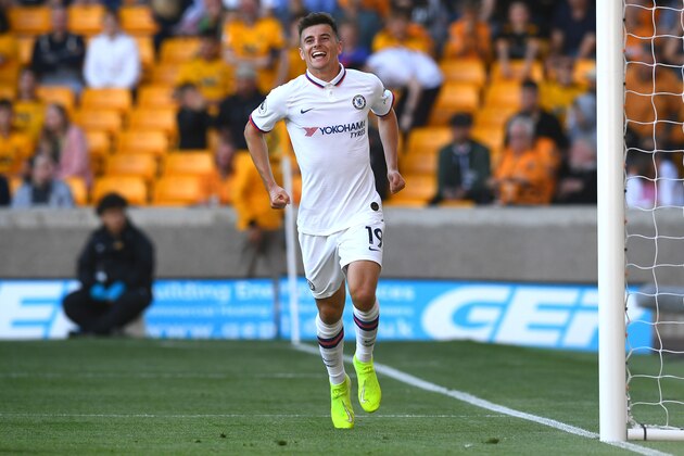 WOLVERHAMPTON, ENGLAND - SEPTEMBER 14: Mason Mount of Chelsea celebrates after scoring his team's fifth goal during the Premier League match between Wolverhampton Wanderers and Chelsea FC at Molineux on September 14, 2019 in Wolverhampton, United Kingdom. (Photo by Clive Mason/Getty Images)