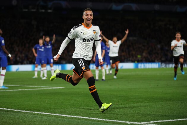 LONDON, ENGLAND - SEPTEMBER 17:  Rodrigo Moreno of Valencia celebrates as he scores his team's first goal during the UEFA Champions League group H match between Chelsea FC and Valencia CF at Stamford Bridge on September 17, 2019 in London, United Kingdom. (Photo by Richard Heathcote/Getty Images)