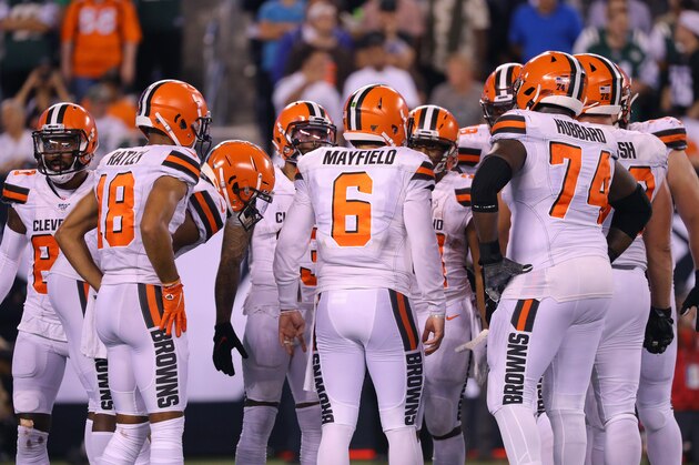 EAST RUTHERFORD, NEW JERSEY - SEPTEMBER 16: Baker Mayfield #6 of the Cleveland Browns huddles with teammates in the second half against the New York Jets at MetLife Stadium on September 16, 2019 in East Rutherford, New Jersey. (Photo by Mike Lawrie/Getty Images) EAST RUTHERFORD, NEW JERSEY - SEPTEMBER 16: Baker Mayfield #6 of the Cleveland Browns huddles with teammates in the second half against the New York Jets at MetLife Stadium on September 16, 2019 in East Rutherford, New Jersey. (Photo by Mike Lawrie/Getty Images)