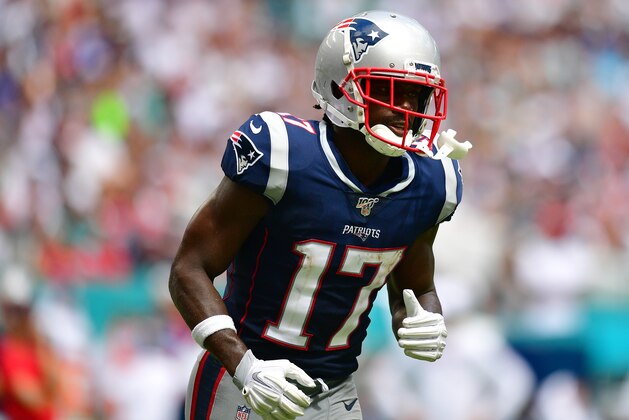 MIAMI, FLORIDA - SEPTEMBER 15: Antonio Brown #17 of the New England Patriots in action against the Miami Dolphins at Hard Rock Stadium on September 15, 2019 in Miami, Florida. (Photo by Mark Brown/Getty Images)