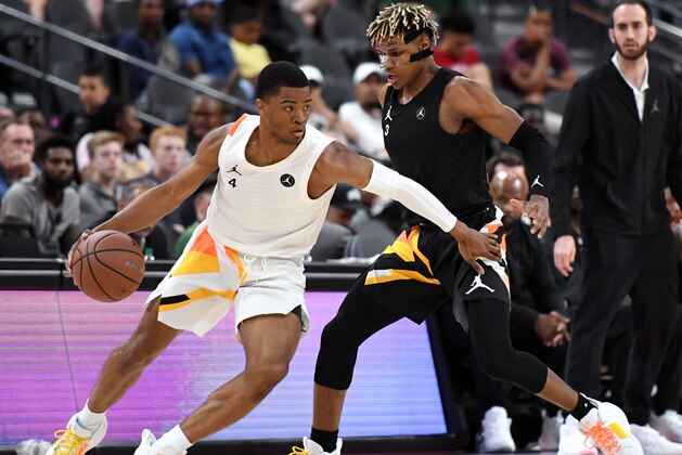 LAS VEGAS, NEVADA - APRIL 20:  Cassius Stanley #4 drives against Jahmius Ramsey #3 during the Jordan Brand Classic boys high school all-star basketball game at T-Mobile Arena on April 20, 2019 in Las Vegas, Nevada.  (Photo by Ethan Miller/Getty Images)