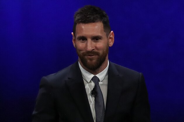 TOPSHOT - Argentinian forward Lionel Messi receives his trophy of UEFA Forward of the Year during the UEFA Champions League football group stage draw ceremony in Monaco on August 29, 2019. (Photo by Valery HACHE / AFP)        (Photo credit should read VALERY HACHE/AFP/Getty Images)