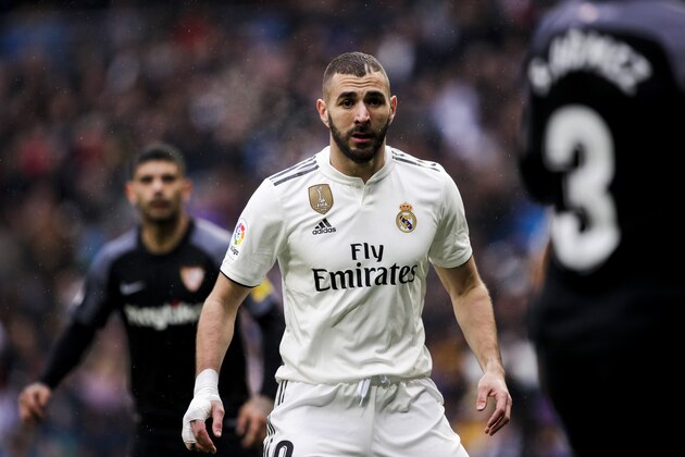 MADRID, SPAIN - JANUARY 19: Karim Benzema of Real Madrid during the La Liga Santander  match between Real Madrid v Sevilla at the Santiago Bernabeu on January 19, 2019 in Madrid Spain (Photo by David S. Bustamante/Soccrates/Getty Images)