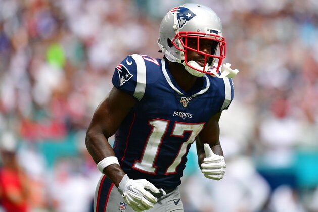 MIAMI, FLORIDA - SEPTEMBER 15: Antonio Brown #17 of the New England Patriots in action against the Miami Dolphins at Hard Rock Stadium on September 15, 2019 in Miami, Florida. (Photo by Mark Brown/Getty Images)