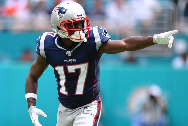 MIAMI, FLORIDA - SEPTEMBER 15: Antonio Brown #17 of the New England Patriots in action against the Miami Dolphins at Hard Rock Stadium on September 15, 2019 in Miami, Florida. (Photo by Mark Brown/Getty Images)