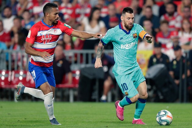 GRANADA, SPAIN - SEPTEMBER 21: (L-R) Yangel Herrera of Granada CF, Lionel Messi of FC Barcelona  during the La Liga Santander  match between Granada v FC Barcelona at the Nuevo Estadio de Los Cármenes on September 21, 2019 in Granada Spain (Photo by Jeroen Meuwsen/Soccrates/Getty Images)