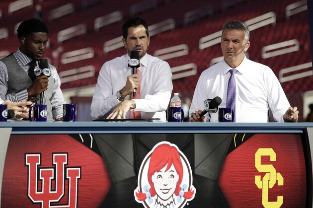 Former Southern California players Reggie Bush, left, and Matt Leinart and former Ohio State head coach Urban Meyer rehearse for a pregame at an NCAA college football game between Southern California and Utah on Friday, Sept. 20, 2019, in Los Angeles. (AP Photo/Marcio Jose Sanchez)