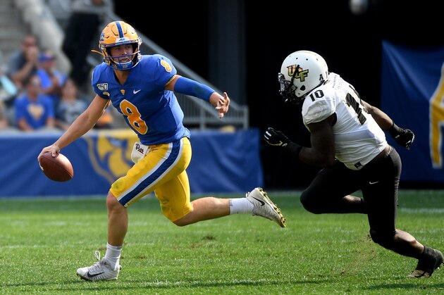 PITTSBURGH, PA - SEPTEMBER 21: Kenny Pickett #8 of the Pittsburgh Panthers scrambles under pressure from Eriq Gilyard #10 of the UCF Knights in the first quarter during the game at Heinz Field on September 21, 2019 in Pittsburgh, Pennsylvania. (Photo by Justin Berl/Getty Images)