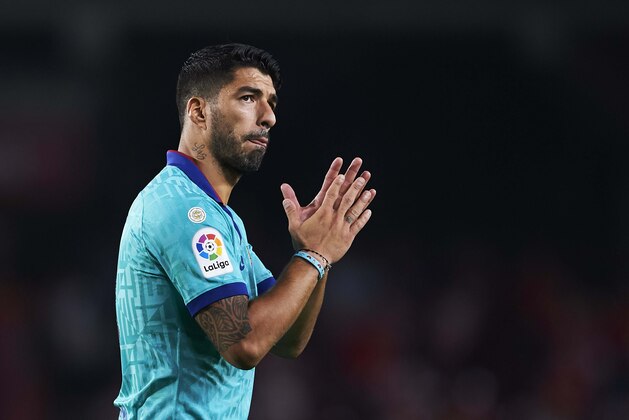 GRANADA, SPAIN - SEPTEMBER 21: Luis Suarez of FC Barcelona reacts during the Liga match between Granada CF and FC Barcelona at Estadio Nuevo Los Carmenes on September 21, 2019 in Granada, Spain. (Photo by Aitor Alcalde/Getty Images)