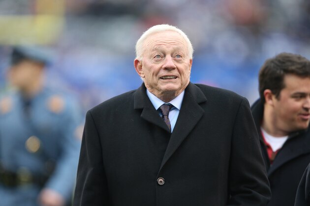 EAST RUTHERFORD, NEW JERSEY - DECEMBER 30: Owner/President/General Manager Jerry Jones of the Dallas Cowboys follows the action against the New York Giants at MetLife Stadium on December 30, 2018 in East Rutherford, New Jersey. (Photo by Al Pereira/Getty Images)