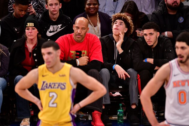 NEW YORK, NY - DECEMBER 12:  Tina Ball, Lonzo Ball, LaVar Ball, LaMelo Ball and LiAngelo Ball attend the Los Angeles Lakers Vs New York Knicks game at Madison Square Garden on December 12, 2017 in New York City.  (Photo by James Devaney/Getty Images)