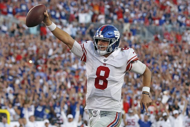 New York Giants quarterback Daniel Jones (8) runs 7-yards for a touchdown during the second half of an NFL football game against the Tampa Bay Buccaneers Sunday, Sept. 22, 2019, in Tampa, Fla. (AP Photo/Mark LoMoglio)
