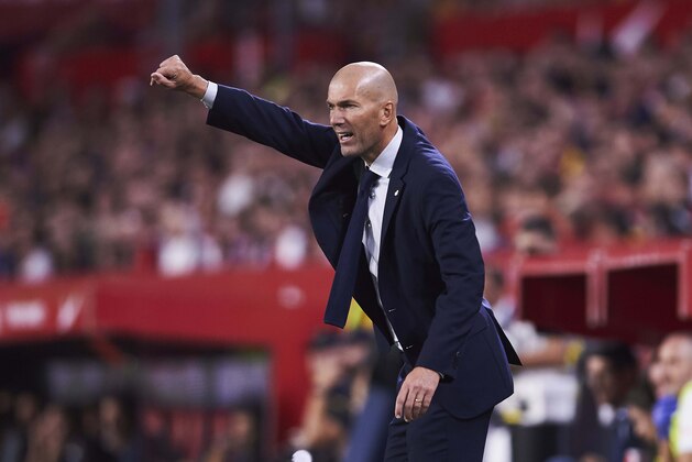 SEVILLE, SPAIN - SEPTEMBER 22: Head coach Zinedine Zidane of Real Madrid CF reacts during the Liga match between Sevilla FC and Real Madrid CF at Estadio Ramon Sanchez Pizjuan on September 22, 2019 in Seville, Spain. (Photo by Aitor Alcalde/Getty Images)