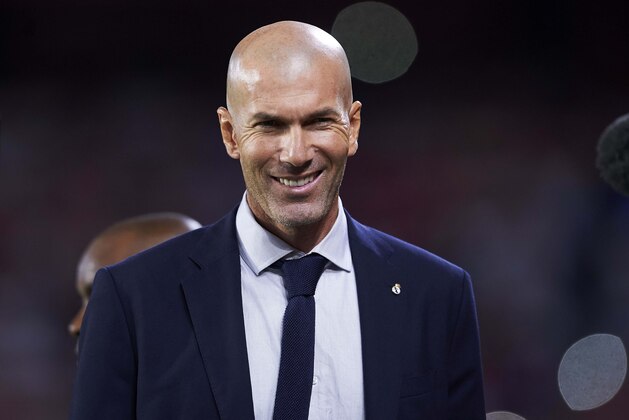 SEVILLE, SPAIN - SEPTEMBER 22: Head coach Zinedine Zidane of Real Madrid looks on prior to the start the La Liga match between Sevilla FC and Real Madrid CF at Estadio Ramon Sanchez Pizjuan on September 22, 2019 in Seville, Spain. (Photo by Aitor Alcalde/Getty Images)