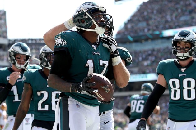 PHILADELPHIA, PENNSYLVANIA - SEPTEMBER 08: Alshon Jeffery #17 of the Philadelphia Eagles celebrates after catching a third quarter touchdown pass against the Washington Redskins at Lincoln Financial Field on September 08, 2019 in Philadelphia, Pennsylvania. (Photo by Rob Carr/Getty Images)