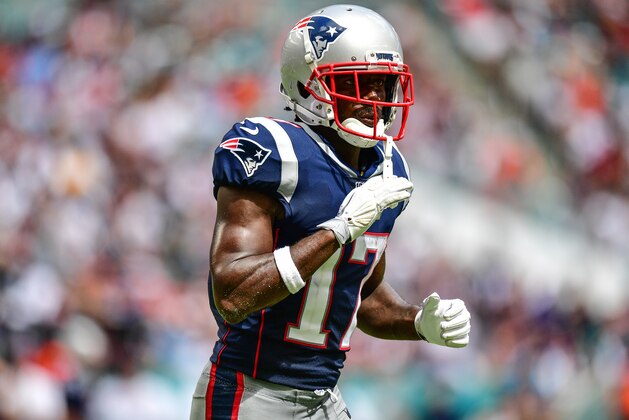 MIAMI, FLORIDA - SEPTEMBER 15: Antonio Brown #17 of the New England Patriots in action against the Miami Dolphins at Hard Rock Stadium on September 15, 2019 in Miami, Florida. (Photo by Mark Brown/Getty Images)