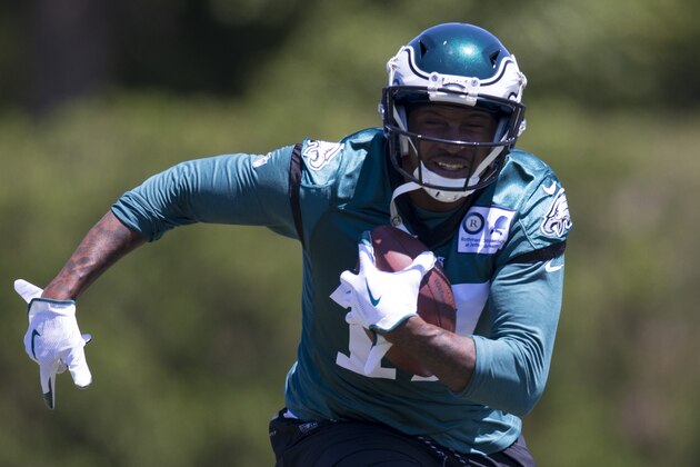 PHILADELPHIA, PA - JUNE 11: Alshon Jeffery #17 of the Philadelphia Eagles runs with the ball during mandatory minicamp at the NovaCare Complex on June 11, 2019 in Philadelphia, Pennsylvania. (Photo by Mitchell Leff/Getty Images)