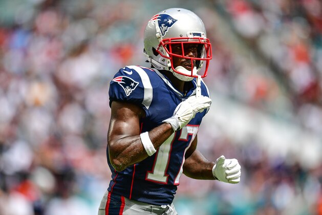 MIAMI, FLORIDA - SEPTEMBER 15: Antonio Brown #17 of the New England Patriots in action against the Miami Dolphins at Hard Rock Stadium on September 15, 2019 in Miami, Florida. (Photo by Mark Brown/Getty Images)