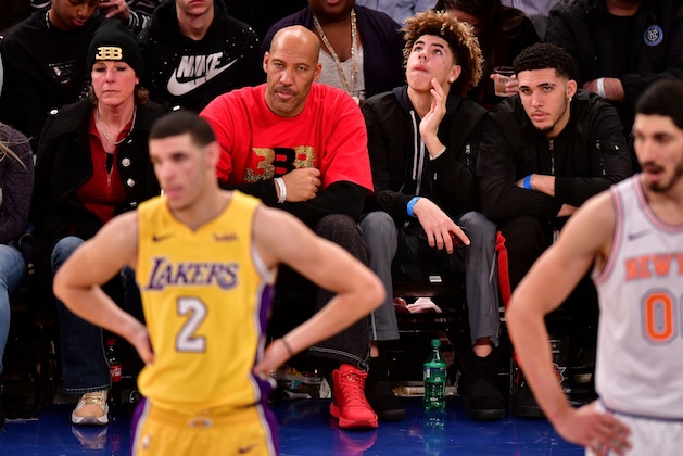 NEW YORK, NY - DECEMBER 12:  Tina Ball, Lonzo Ball, LaVar Ball, LaMelo Ball and LiAngelo Ball attend the Los Angeles Lakers Vs New York Knicks game at Madison Square Garden on December 12, 2017 in New York City.  (Photo by James Devaney/Getty Images)