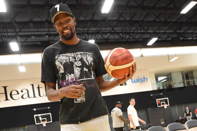 EL SEGUNDO, CA - AUGUST 15: Kevin Durant looks on during 2019 USA Basketball Men's National Team Training Camp at UCLA Health Training Center on August 15, 2019 in El Segundo, California. NOTE TO USER: User expressly acknowledges and agrees that, by downloading and/or using this Photograph, user is consenting to the terms and conditions of the Getty Images License Agreement. Mandatory Copyright Notice: Copyright 2019 NBAE (Photo by Andrew D. Bernstein/NBAE via Getty Images)