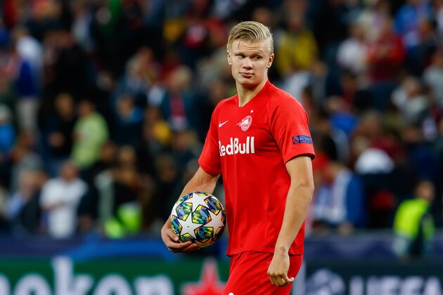 SALZBURG, AUSTRIA - SEPTEMBER 17: Erling Braut Haland of RB Salzburg looks on during the UEFA Champions League group E match between RB Salzburg and KRC Genk at Red Bull Arena on September 17, 2019 in Salzburg, Austria. (Photo by TF-Images/Getty Images)