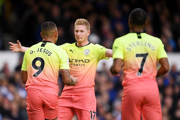 LIVERPOOL, ENGLAND - SEPTEMBER 28: Gabriel Jesus of Manchester City celebrates with teammates after scoring his team's first goal during the Premier League match between Everton FC and Manchester City at Goodison Park on September 28, 2019 in Liverpool, United Kingdom. (Photo by Michael Regan/Getty Images)