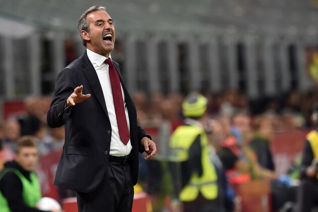 MILAN, ITALY - SEPTEMBER 21: Head coach Marco Giampaolo of Milan issues instructions during the Serie A match between AC Milan and FC Internazionale at Stadio Giuseppe Meazza on September 21, 2019 in Milan, Italy. (Photo by Tullio M. Puglia/Getty Images)
