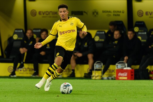 DORTMUND, GERMANY - SEPTEMBER 28: Jadon Sancho of Borussia Dortmund controls the ball during the Bundesliga match between Borussia Dortmund and SV Werder Bremen at Signal Iduna Park on September 28, 2019 in Dortmund, Germany. (Photo by TF-Images/Getty Images)