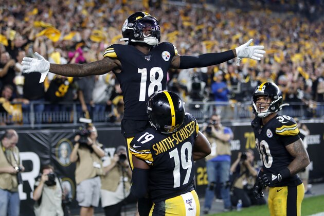 Pittsburgh Steelers wide receiver Diontae Johnson (18) celebrates with JuJu Smith-Schuster (19) after scoring on a pass from quarterback Mason Rudolph during the second half of an NFL football game against the Cincinnati Bengals in Pittsburgh, Monday, Sept. 30, 2019. (AP Photo/Tom E. Puskar)