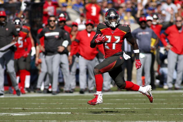 LOS ANGELES, CALIFORNIA - SEPTEMBER 29:  Running back Ronald Jones #27 of the Tampa Bay Buccaneers runs the ball down the field during the second half against the Los Angeles Rams at Los Angeles Memorial Coliseum on September 29, 2019 in Los Angeles, California. (Photo by Katharine Lotze/Getty Images)