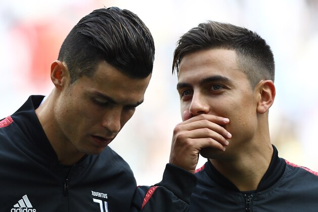 TURIN, ITALY - SEPTEMBER 28:  Paulo Dybala (R) of Juventus FC speaks to Cristiano Ronaldo (L) before the Serie A match between Juventus and SPAL at Allianz Stadium on September 29, 2019 in Turin, Italy.  (Photo by Marco Luzzani/Getty Images)