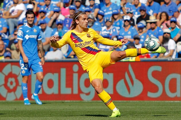 GETAFE, SPAIN - SEPTEMBER 28: Antoine Griezmann of FC Barcelona controls the ball during the LaLiga match between Getafe CF and FC Barcelona at Coliseum Alfonso Perez on September 28, 2019 in Getafe, Spain. (Photo by TF-Images/Getty Images)
