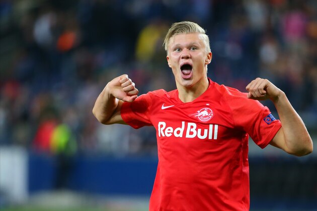 SALZBURG, AUSTRIA - SEPTEMBER 17: Erling Haaland of Salzburg celebrates the victory after the UEFA Champions League match between RB Salzburg and KRC Genk at Red Bull Arena on September 17, 2019 in Salzburg, Austria. (Photo by David Geieregger/SEPA.Media /Getty Images)