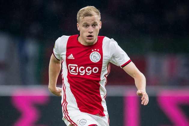 Donny van de Beek of Ajax during the Dutch Eredivisie match between Ajax Amsterdam and Fortuna Sittard at the Johan Cruijff Arena on September 25, 2019 in Amsterdam, The Netherlands(Photo by VI Images via Getty Images)