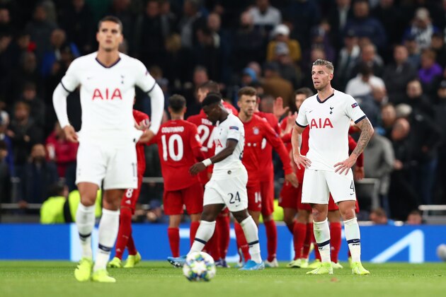 LONDON, ENGLAND - OCTOBER 01: Toby Alderweireld of Tottenham Hotspur looks dejected after Bayern Munich goal during the UEFA Champions League group B match between Tottenham Hotspur and Bayern Muenchen at Tottenham Hotspur Stadium on October 01, 2019 in London, United Kingdom. (Photo by Dan Istitene/Getty Images)