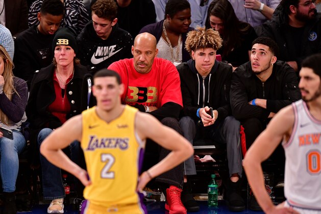 NEW YORK, NY - DECEMBER 12:  Tina Ball, Lonzo Ball, LaVar Ball, LaMelo Ball and LiAngelo Ball attend the Los Angeles Lakers Vs New York Knicks game at Madison Square Garden on December 12, 2017 in New York City.  (Photo by James Devaney/Getty Images)