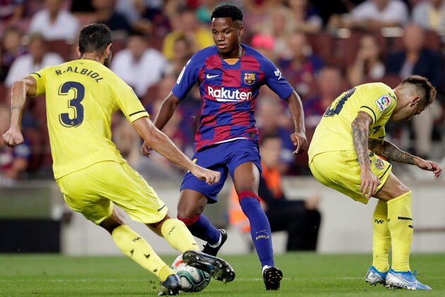 BARCELONA, SPAIN - SEPTEMBER 24: (L-R) Raul Albiol of Villarreal, Ansu Fati of FC Barcelona  during the La Liga Santander  match between FC Barcelona v Villarreal at the Camp Nou on September 24, 2019 in Barcelona Spain (Photo by Rico Brouwer/Soccrates/Getty Images)