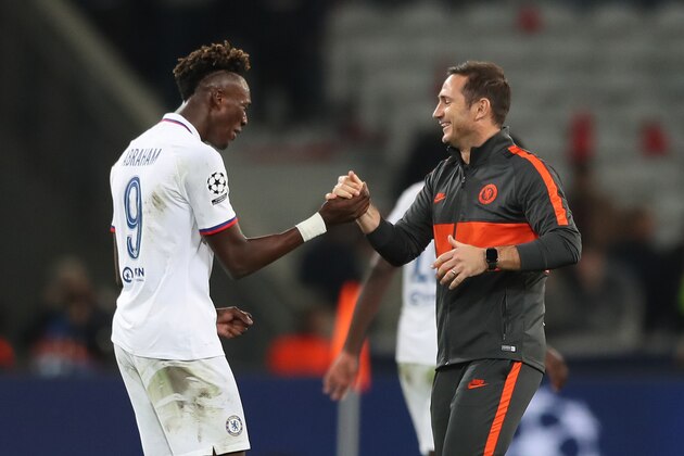 LILLE, FRANCE - OCTOBER 02: Frank Lampard, Manager of Chelsea amd Tammy Abraham of Chelsea celebrate during the UEFA Champions League group H match between Lille OSC and Chelsea FC at Stade Pierre Mauroy on October 02, 2019 in Lille, France. (Photo by Naomi Baker/Getty Images) LILLE, FRANCE - OCTOBER 02: Frank Lampard, Manager of Chelsea amd Tammy Abraham of Chelsea celebrate during the UEFA Champions League group H match between Lille OSC and Chelsea FC at Stade Pierre Mauroy on October 02, 2019 in Lille, France. (Photo by Naomi Baker/Getty Images)