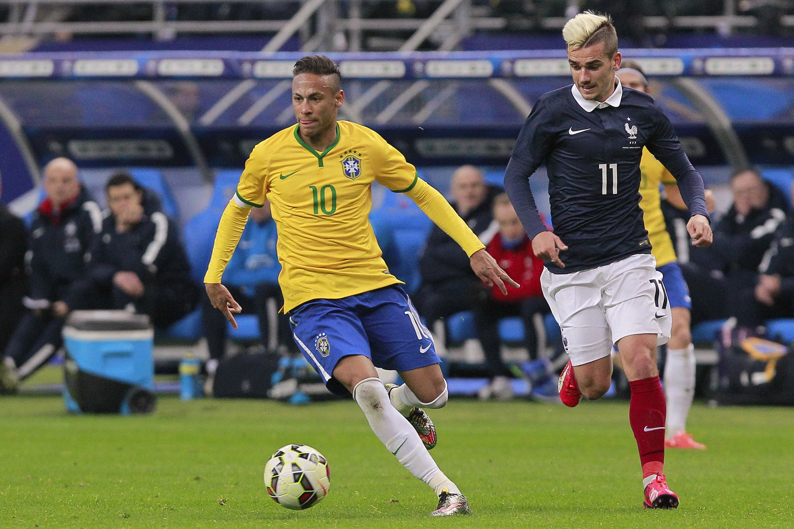 PARIS, FRANCE - MARCH 26: Neymar #10 of Brazil tries to control the ball against Antoine Griezmann #11 of France during the international friendly game between France and Brazil at Stade de France on March 26, 2015 in Saint Denis near Paris, France. (Photo by Catherine Steenkeste/Getty Images) PARIS, FRANCE - MARCH 26: Neymar #10 of Brazil tries to control the ball against Antoine Griezmann #11 of France during the international friendly game between France and Brazil at Stade de France on March 26, 2015 in Saint Denis near Paris, France. (Photo by Catherine Steenkeste/Getty Images)