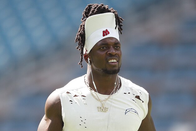 MIAMI, FLORIDA - SEPTEMBER 29:  Melvin Gordon #25 of the Los Angeles Chargers warms up prior to the game between the Miami Dolphins and the Los Angeles Chargers at Hard Rock Stadium on September 29, 2019 in Miami, Florida. (Photo by Michael Reaves/Getty Images)