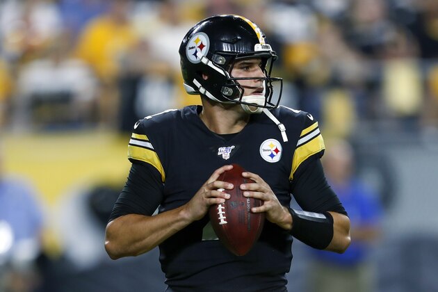 Pittsburgh Steelers quarterback Mason Rudolph looks to pass during the first half of an NFL football game against the Cincinnati Bengals in Pittsburgh, Monday, Sept. 30, 2019. (AP Photo/Tom Puskar)
