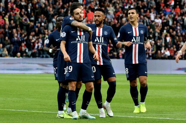 PARIS, FRANCE - OCTOBER 05:  Pablo Sarabia of Paris Saint-Germain celebrate his goal with Mauro Icardi #18, Neymar Jr #10 and Leandro Paredes #8 during the Ligue 1 match between Paris Saint-Germain and Angers SCO at Parc des Princes on October 5, 2019 in Paris, France.  (Photo by Xavier Laine/Getty Images)