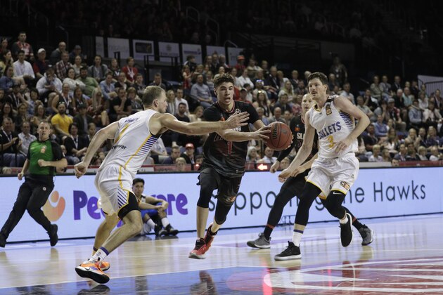 WOLLONGONG, AUSTRALIA - OCTOBER 06: LaMelo Ball of the Hawks controls the ball during the match between the Illawarra Hawks and the Brisbane Bullets at WIN Sports & Entertainment Centre on October 06, 2019 in Wollongong, Australia. (Photo by Brook Mitchell/Getty Images)