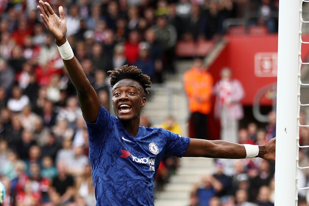 SOUTHAMPTON, ENGLAND - OCTOBER 06: Tammy Abraham of Chelsea appeals to the referee before being awarded his first goal during the Premier League match between Southampton FC and Chelsea FC at St Mary's Stadium on October 06, 2019 in Southampton, United Kingdom. (Photo by Bryn Lennon/Getty Images)