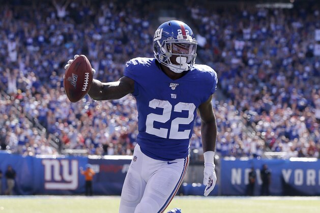 EAST RUTHERFORD, NEW JERSEY - SEPTEMBER 29:  (NEW YORK DAILIES OUT)   Wayne Gallman #22 of the New York Giants runs in a touchdown against the Washington Redskins at MetLife Stadium on September 29, 2019 in East Rutherford, New Jersey. The Giants defeated the Redskins 24-3. (Photo by Jim McIsaac/Getty Images)