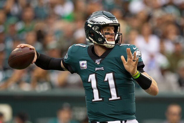 PHILADELPHIA, PA - OCTOBER 06: Carson Wentz #11 of the Philadelphia Eagles passes the ball in the third quarter against the New York Jets at Lincoln Financial Field on October 6, 2019 in Philadelphia, Pennsylvania. The Eagles defeated the Jets 31-6. (Photo by Mitchell Leff/Getty Images)
