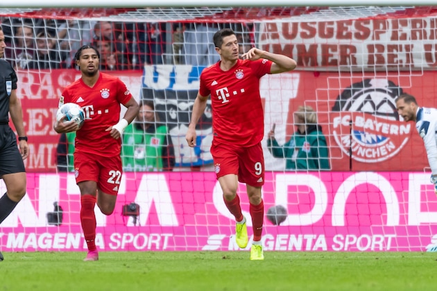 MUNICH, GERMANY - OCTOBER 05: Robert Lewandowski of FC Bayern Muenchen celebrates after scoring his team's first goal during the Bundesliga match between FC Bayern Muenchen and TSG 1899 Hoffenheim at Allianz Arena on October 5, 2019 in Munich, Germany. (Photo by TF-Images/Getty Images)
