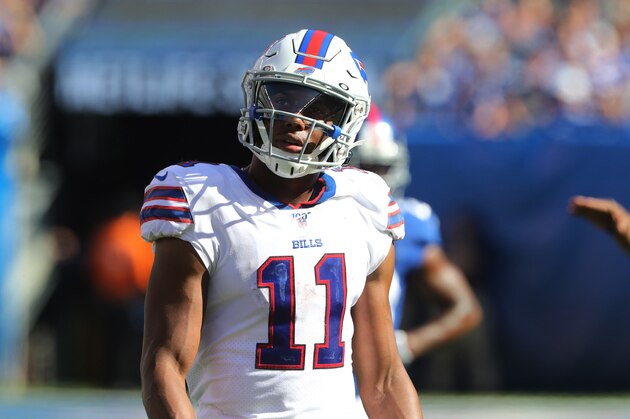 EAST RUTHERFORD, NEW JERSEY - SEPTEMBER 15: Wide Receiver Zay Jones #11 of the Buffalo Bills follows the play in the second half against the New York Giants at MetLife Stadium on September 15, 2019 in East Rutherford, New Jersey. (Photo by Al Pereira/Getty Images).