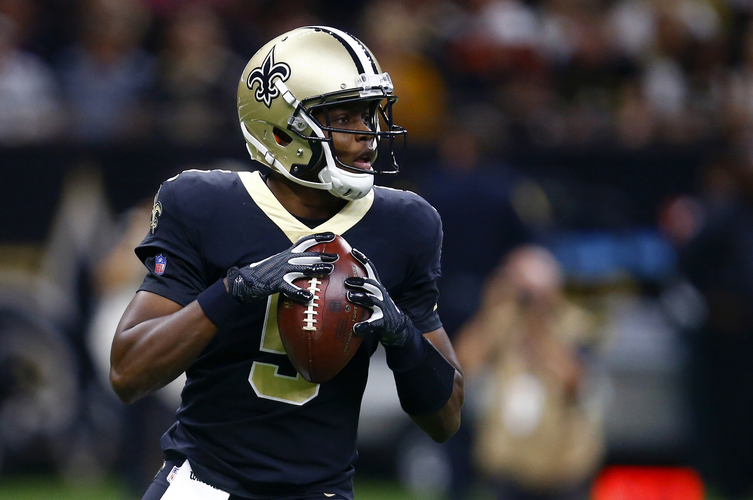 Teddy Bridgewater, quarterback de los Saints de Nueva Orleáns, se prepara para lanzar un pase en el encuentro ante los Buccaneers de Tampa Bay, el domingo 6 de octubre de 2019 (AP Foto/Butch Dill)