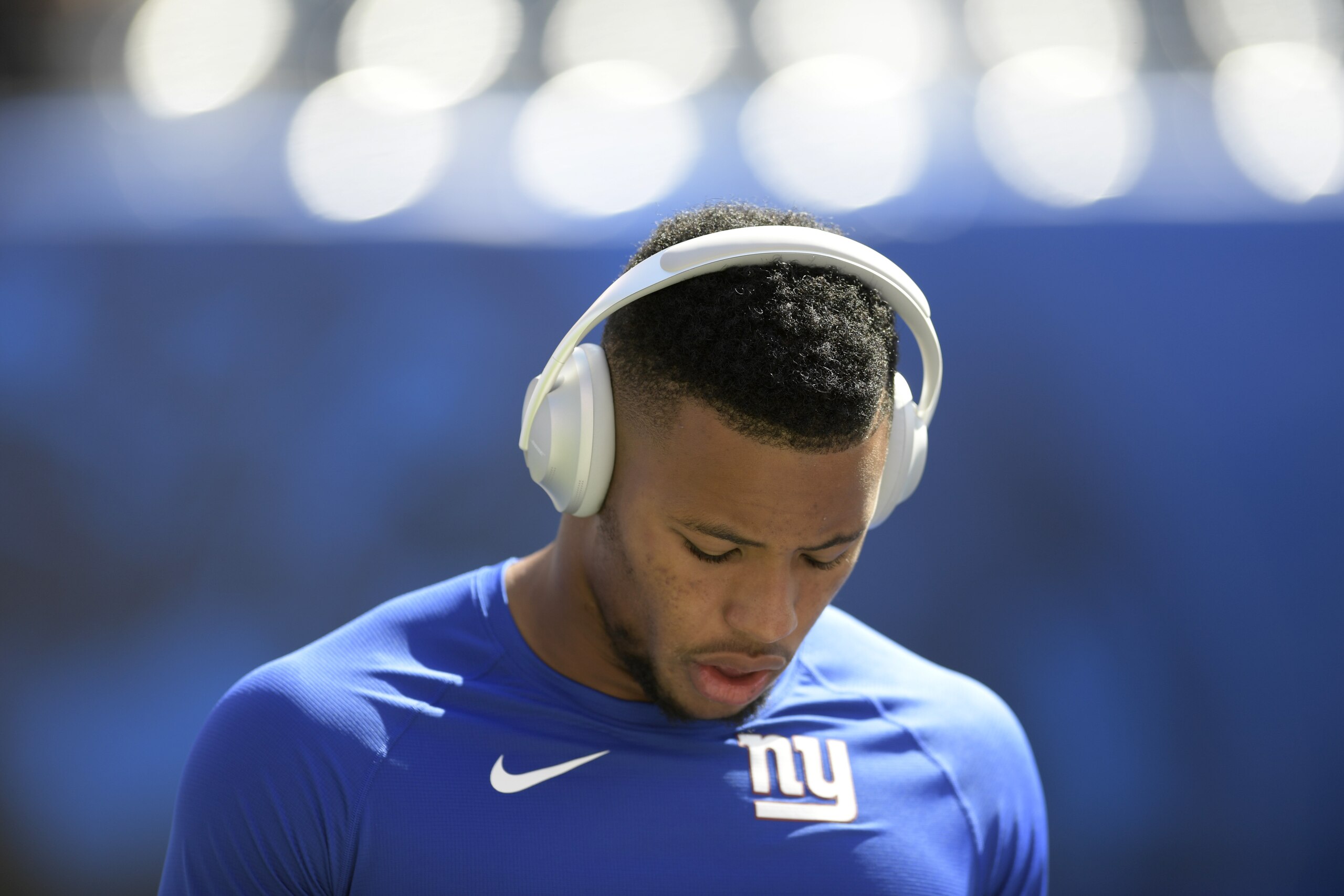 New York Giants' Saquon Barkley warms-up before an NFL football game against the Buffalo Bills, Sunday, Sept. 15, 2019, in East Rutherford, N.J. (AP Photo/Bill Kostroun)